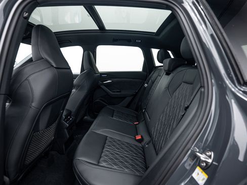 New 2025 Audi SQ6 e-tron Premium Plus image 18