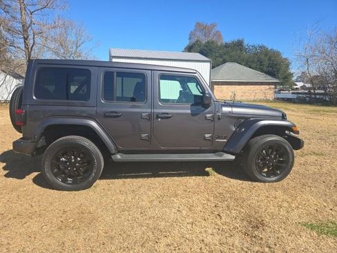 Used 2021 Jeep Wrangler Unlimited Sahara AWD/4WD image 8