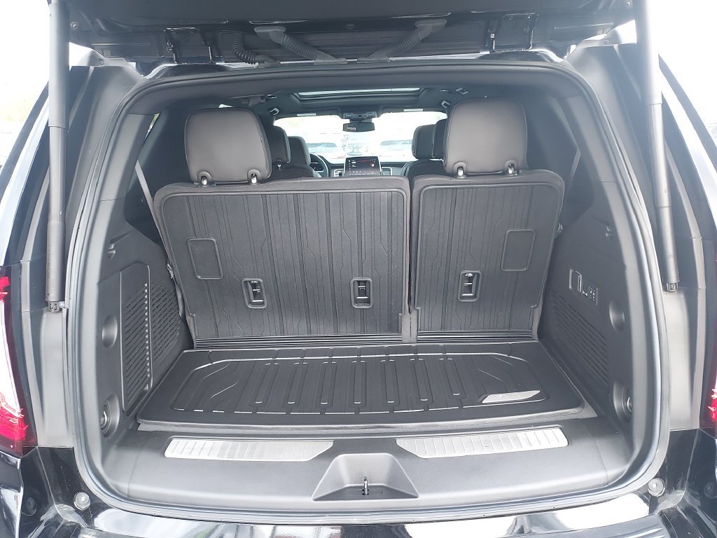 Used 2024 GMC Yukon AT4 w/ Technology Package AWD/4WD image 9