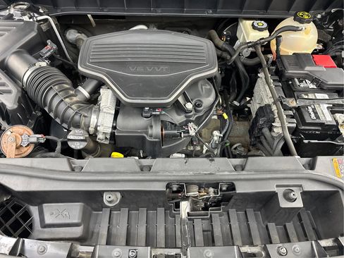 Used 2018 GMC Acadia SLT image 30