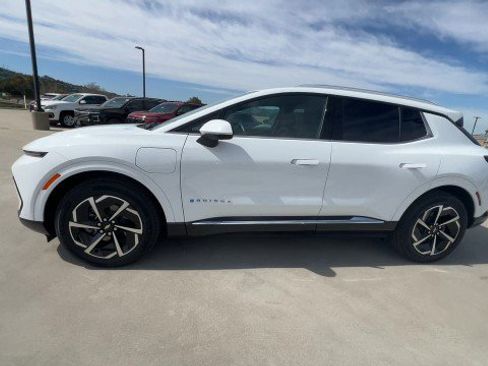 Used 2025 Chevrolet Equinox EV LT w/ Convenience Package image 5