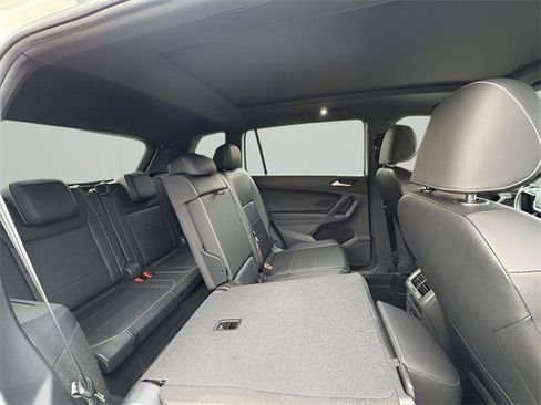 Used 2021 Volkswagen Tiguan SE R-Line w/ 3rd Row Seat Package image 18