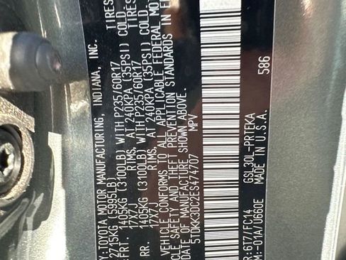 Used 2014 Toyota Sienna LE FWD image 25