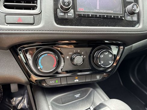 Used 2017 Honda HR-V LX image 51