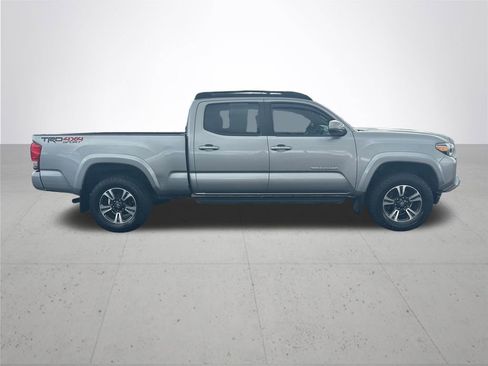 Used 2016 Toyota Tacoma TRD Sport w/ Premium & Technology Package image 6