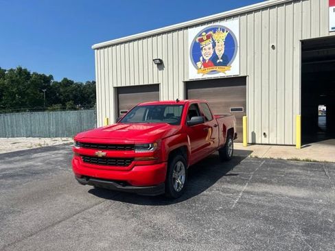 Used 2019 Chevrolet Silverado 1500 Custom w/ Custom Convenience Package AWD/4WD image 7