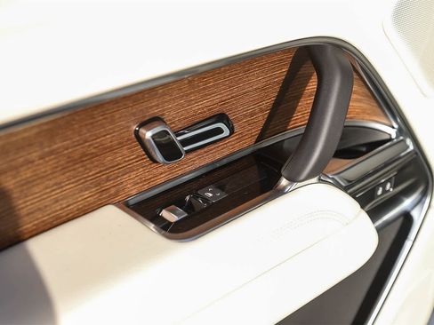 New 2026 Land Rover Range Rover SE image 18