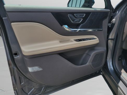 Used 2021 Lincoln Corsair FWD w/ Convenience Package image 16