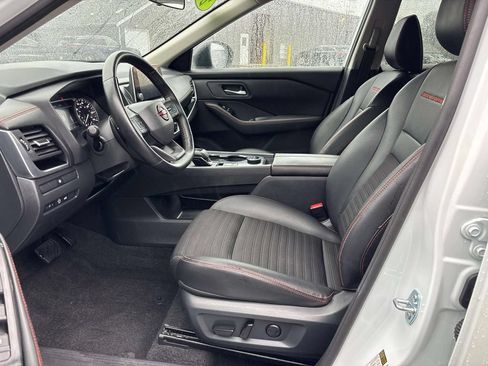 Used 2025 Nissan Rogue SV AWD/4WD image 9