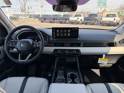 New 2026 Honda Pilot Touring image 5