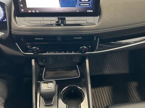 Used 2024 Nissan Rogue SL AWD/4WD image 12