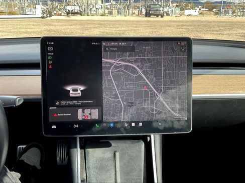 Used 2018 Tesla Model 3 Long Range image 25
