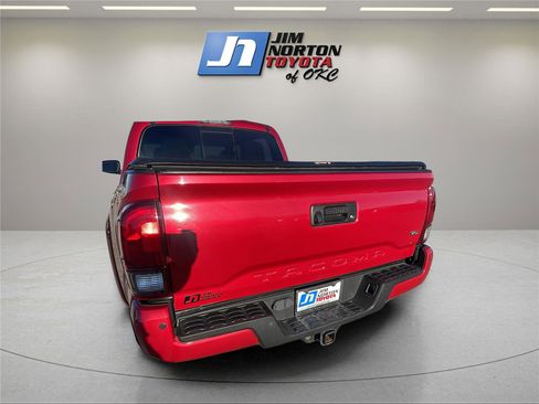 Used 2019 Toyota Tacoma TRD Sport image 12