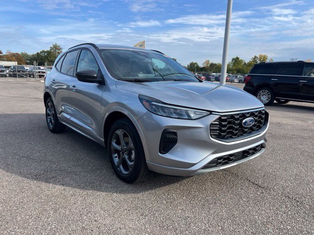Certified 2024 Ford Escape ST-Line w/ Tech Pack #1 AWD/4WD image 3