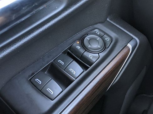 Used 2019 GMC Sierra 1500 SLT w/ SLT Premium Package image 18