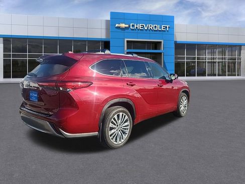 Used 2023 Toyota Highlander Platinum AWD/4WD image 5