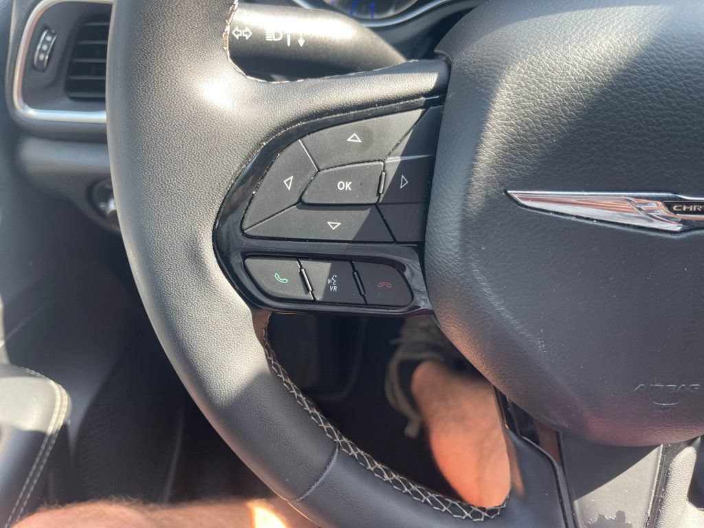 Used 2025 Chrysler Pacifica Limited FWD image 16