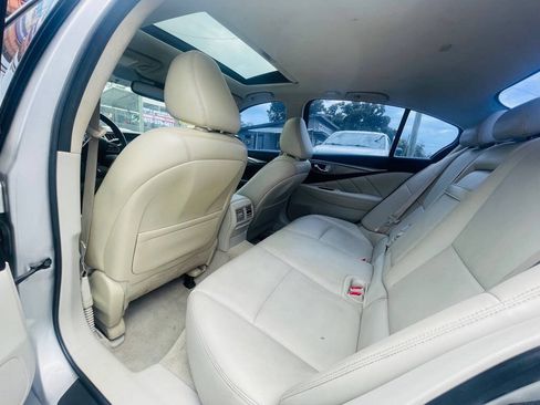 Used 2017 INFINITI Q50 Signature Edition w/ All Weather Package (L93) RWD image 15