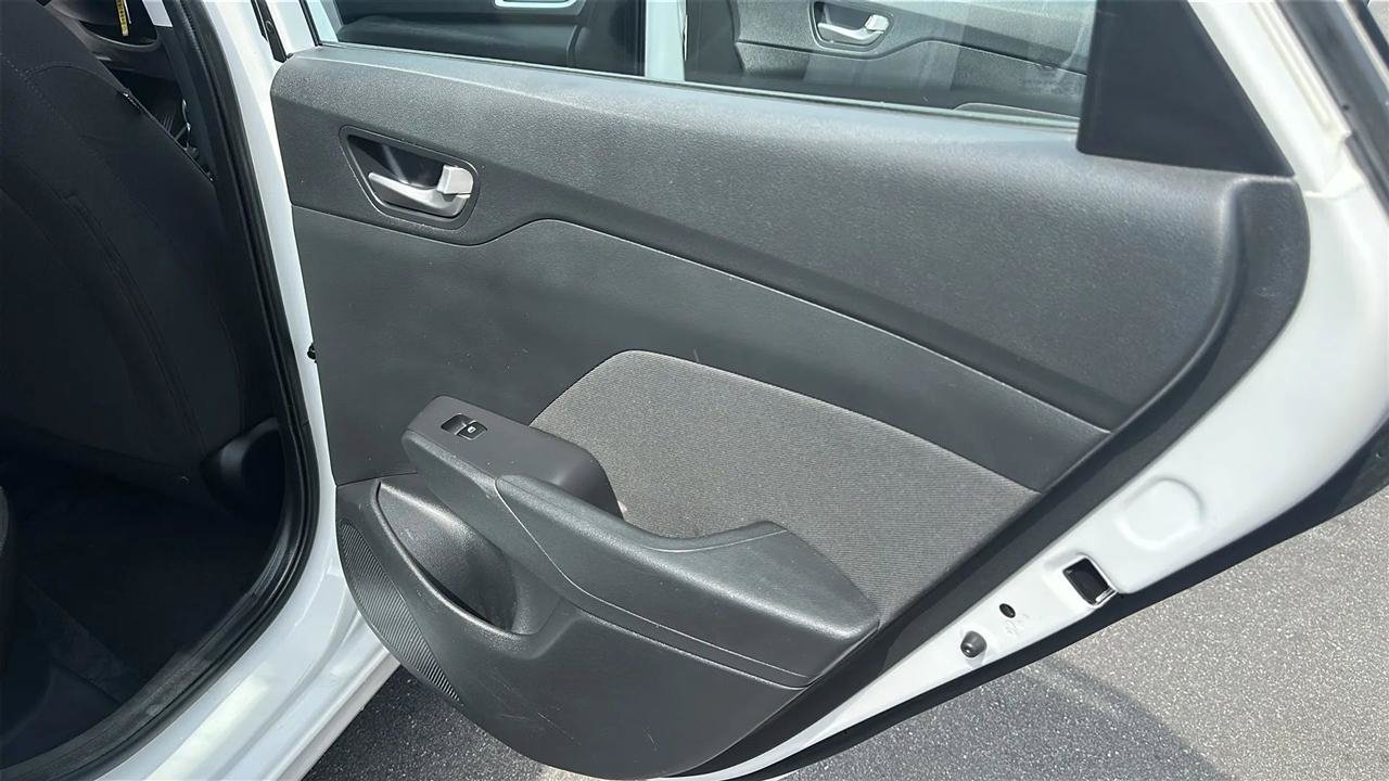 Used 2020 Hyundai Accent SE FWD image 29