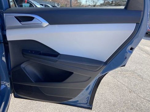 Used 2025 Volkswagen Taos SE w/ Panoramic Sunroof Package image 30