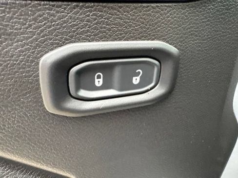 Used 2023 Jeep Wrangler Rubicon w/ Cold Weather Group AWD/4WD image 12