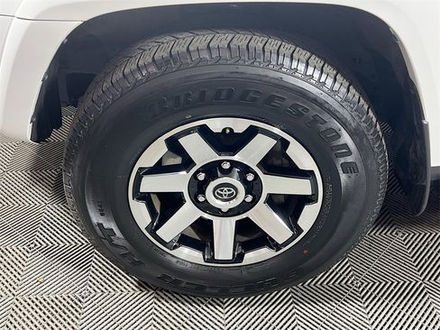 Certified 2024 Toyota 4Runner TRD Off-Road Premium image 28