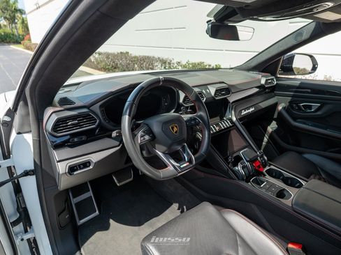 Used 2021 Lamborghini Urus AWD/4WD image 27