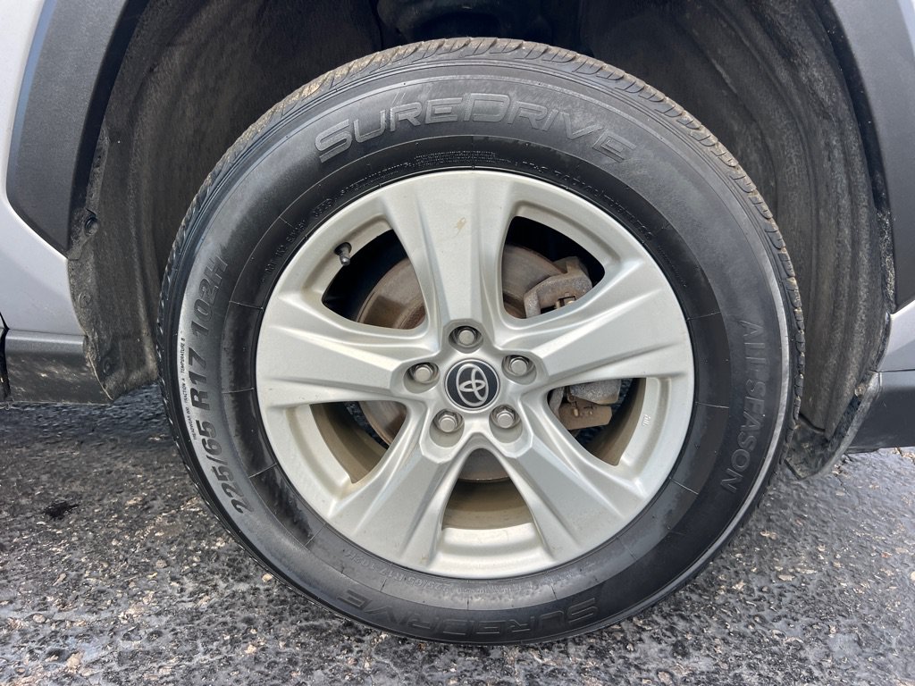 Used 2021 Toyota RAV4 XLE AWD/4WD image 42