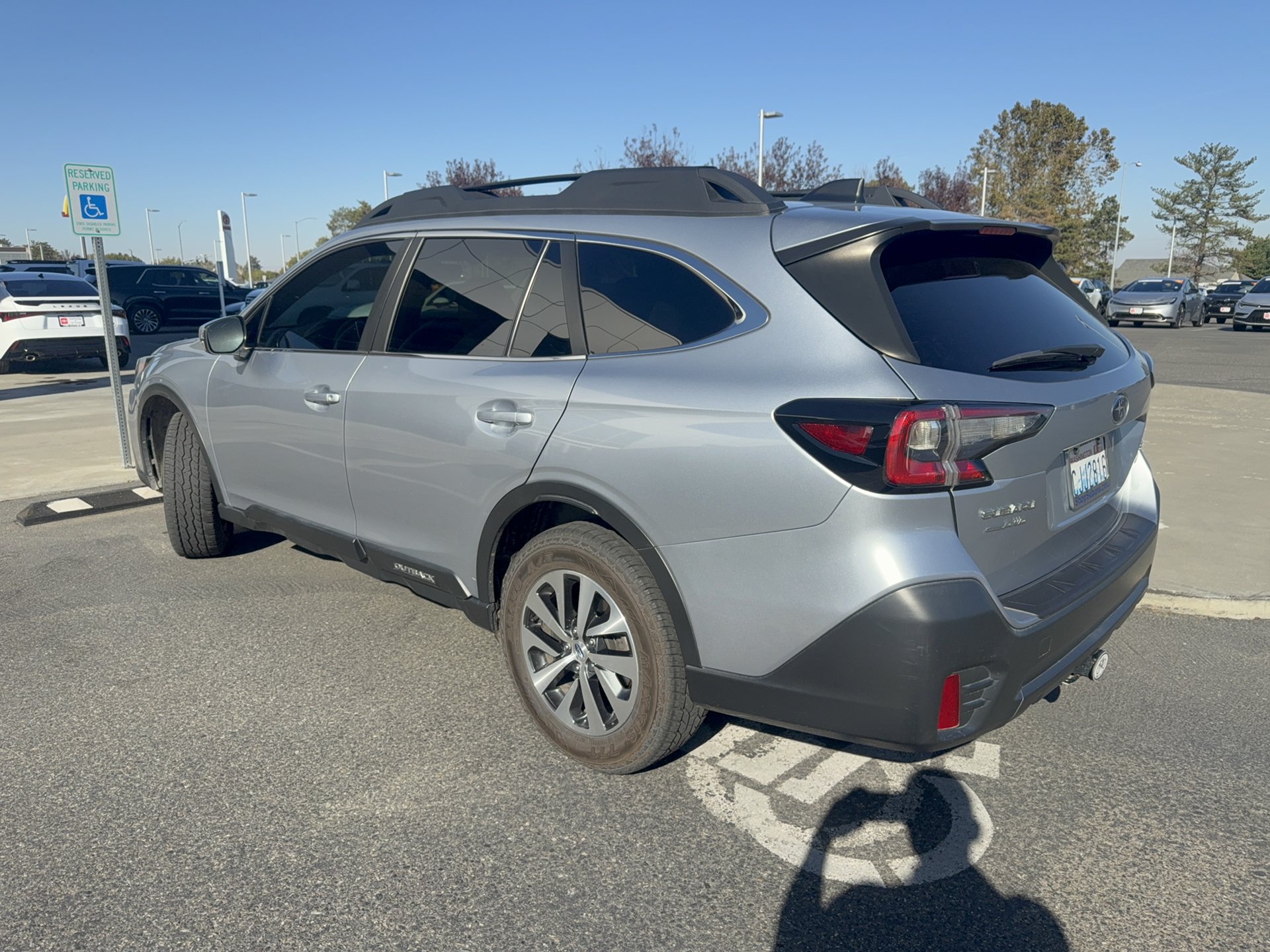 Used 2020 Subaru Outback Premium w/ Popular Package #1 AWD/4WD image 4