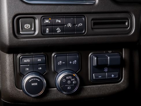 Used 2022 GMC Yukon AT4 w/ Max Trailering Package image 31