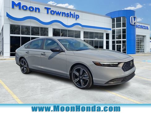 Used 2025 Honda Accord Sport image 1