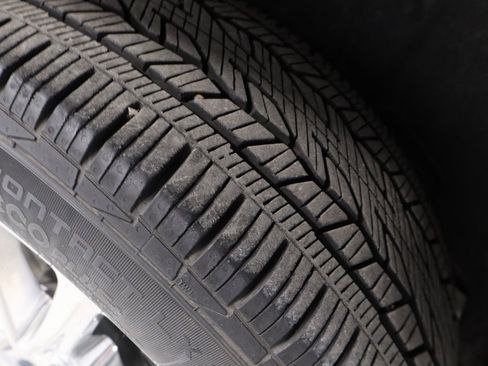 Used 2023 Buick Enclave Essence w/ Experience Buick Package image 21