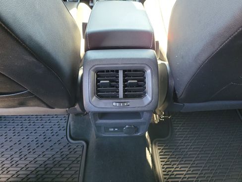 Used 2023 Volkswagen Tiguan SE R-Line image 11