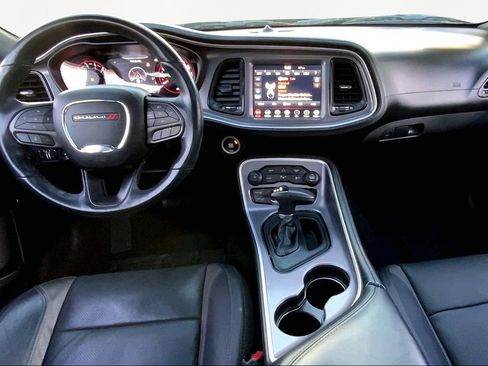 Used 2022 Dodge Challenger SXT w/ Plus Package image 7