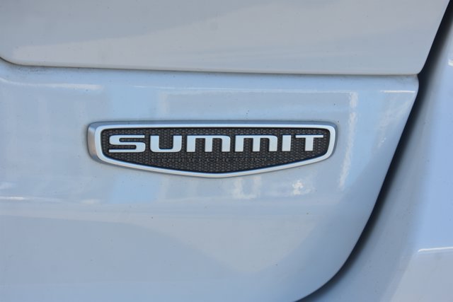 Used 2023 Jeep Grand Cherokee Summit AWD/4WD image 8