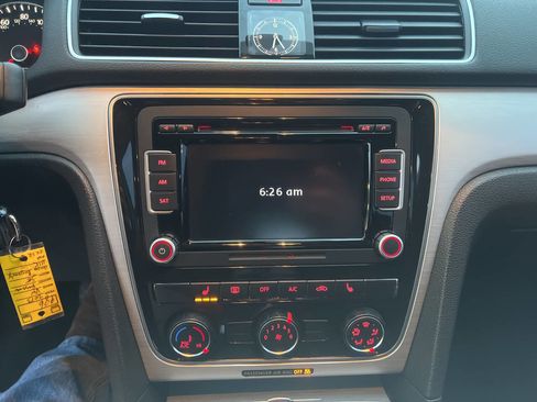 Used 2013 Volkswagen Passat 2.5 SE image 27