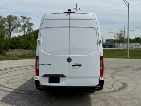 Used 2019 Mercedes-Benz Sprinter 170 w/ Driver Convenience Package image 8