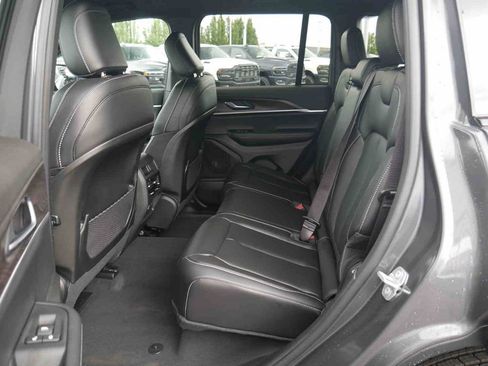 New 2025 Jeep Grand Cherokee Limited image 13