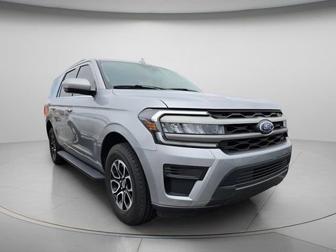 Used 2024 Ford Expedition XLT RWD image 4