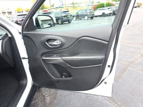 Used 2020 Jeep Cherokee Latitude Plus w/ Cold Weather Group image 39