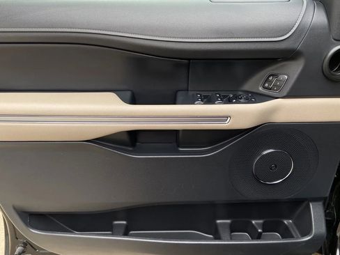 Used 2023 Ford Expedition Max Limited image 11