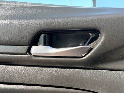 Used 2025 Nissan Altima 2.5 SV AWD/4WD image 19