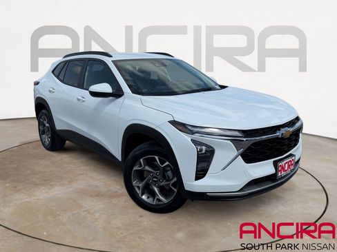 Used 2025 Chevrolet Trax LT w/ LT Convenience Package FWD image 1