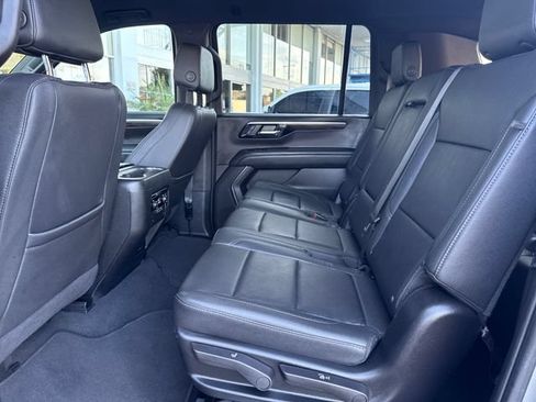 Used 2025 Chevrolet Suburban Z71 AWD/4WD image 25