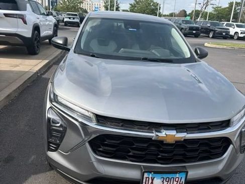 Used 2024 Chevrolet Trax LS FWD image 8