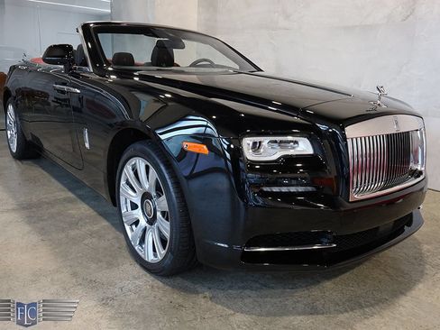 Used 2017 Rolls-Royce Dawn RWD image 12