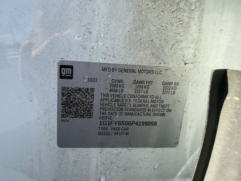 Used 2023 Chevrolet Bolt EUV LT w/ Convenience Package FWD image 32