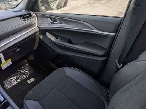 New 2026 Jeep Grand Cherokee Altitude AWD/4WD image 18