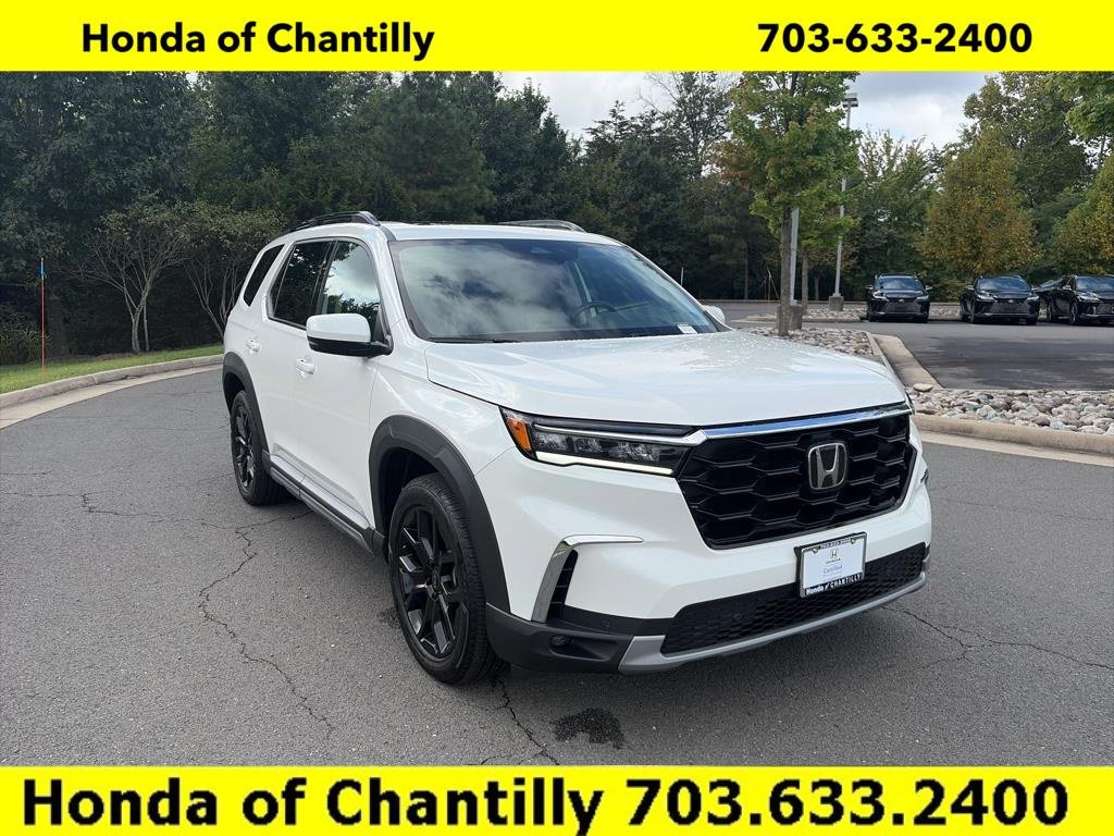 Certified 2025 Honda Pilot Touring image 1