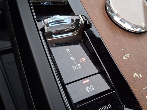 Used 2022 BMW iX xDrive50 w/ Premium Package image 11